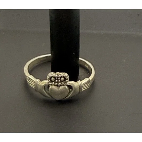 Vintage 925 Sterling Silver Claddagh Ring Size 7.5 Stands for Love, Loyalty - Picture 4 of 14
